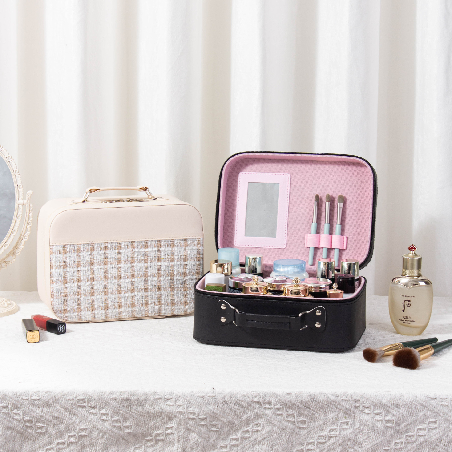 Factory wholesale high-beauty makeup cases, large-capacity makeup bags, portable travel suitcases, desktop storage boxes, and souvenirs details Picture