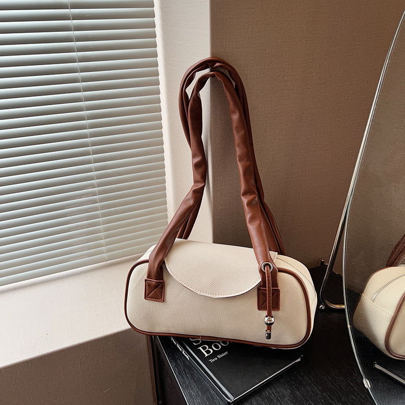 High-end texture, niche design bag, new trendy and fashionable women's shoulder bag, simple and versatile, commuting crossbody pillow bag full figure