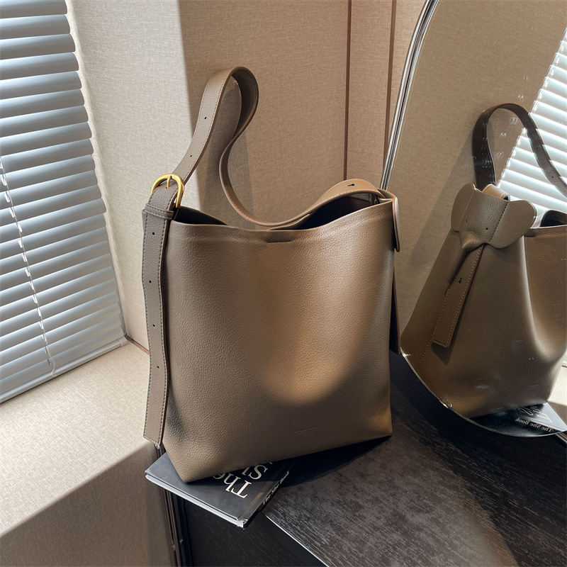 Large-capacity bucket bag, fashionable single-shoulder bag, 2024 new trendy INS crossbody bag, stylish and simple Japanese and Korean casual bag Specification drawing