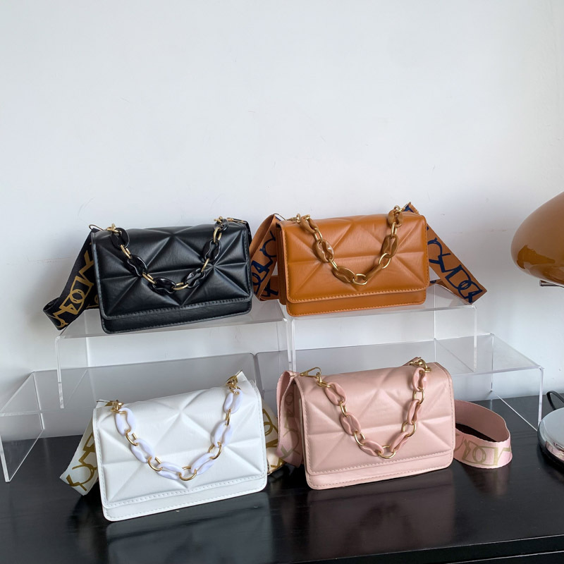 A casual and stylish women's autumn 2023 new style single-shoulder small square bag, simple and ins wide crossbody bag full figure