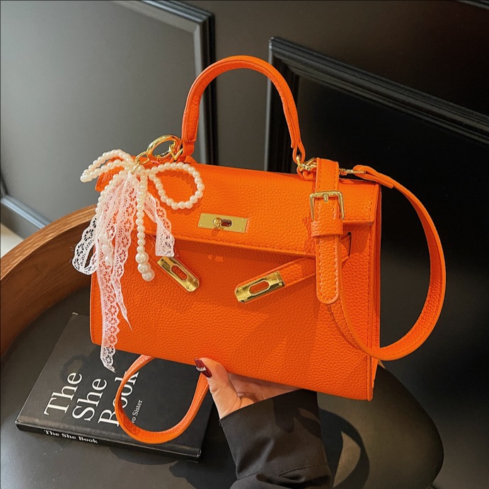The 2025 new cross-border high-end texture Kelly handbag is a stylish and versatile single-shoulder crossbody bag with lychee patterns for women full figure