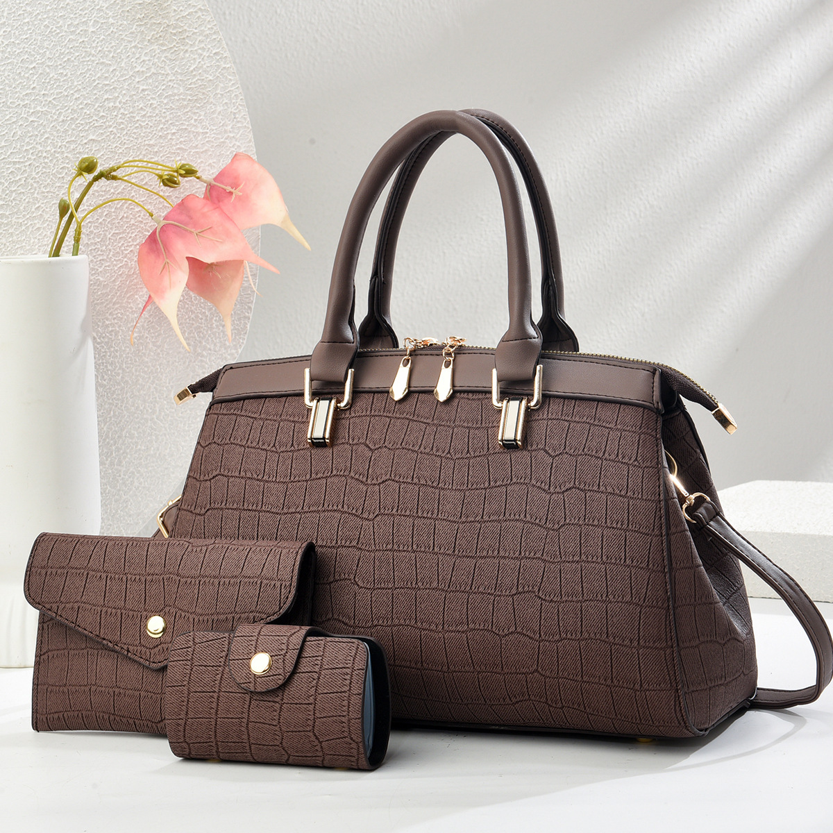 Cross-border foreign trade three-piece set of mother and child bags, large-capacity women's new versatile zipper tote bag handbag Application Scenario