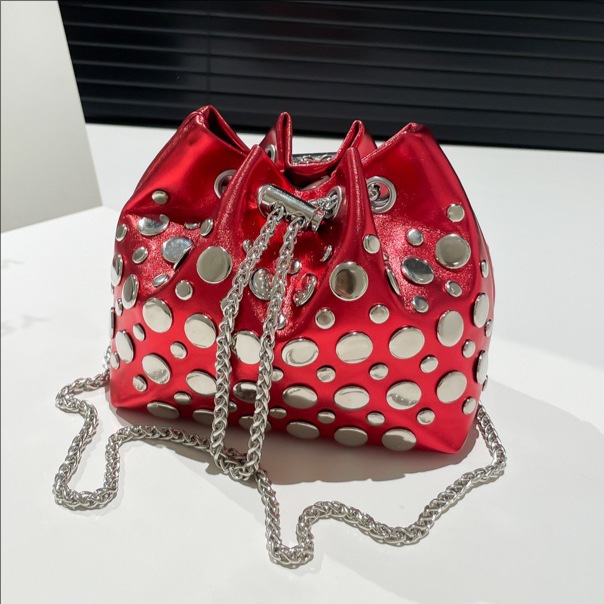 Cross-border trendy drawstring bucket bag for women, 2025 new rivet commuter single-shoulder bag, high-end and versatile crossbody bag full figure