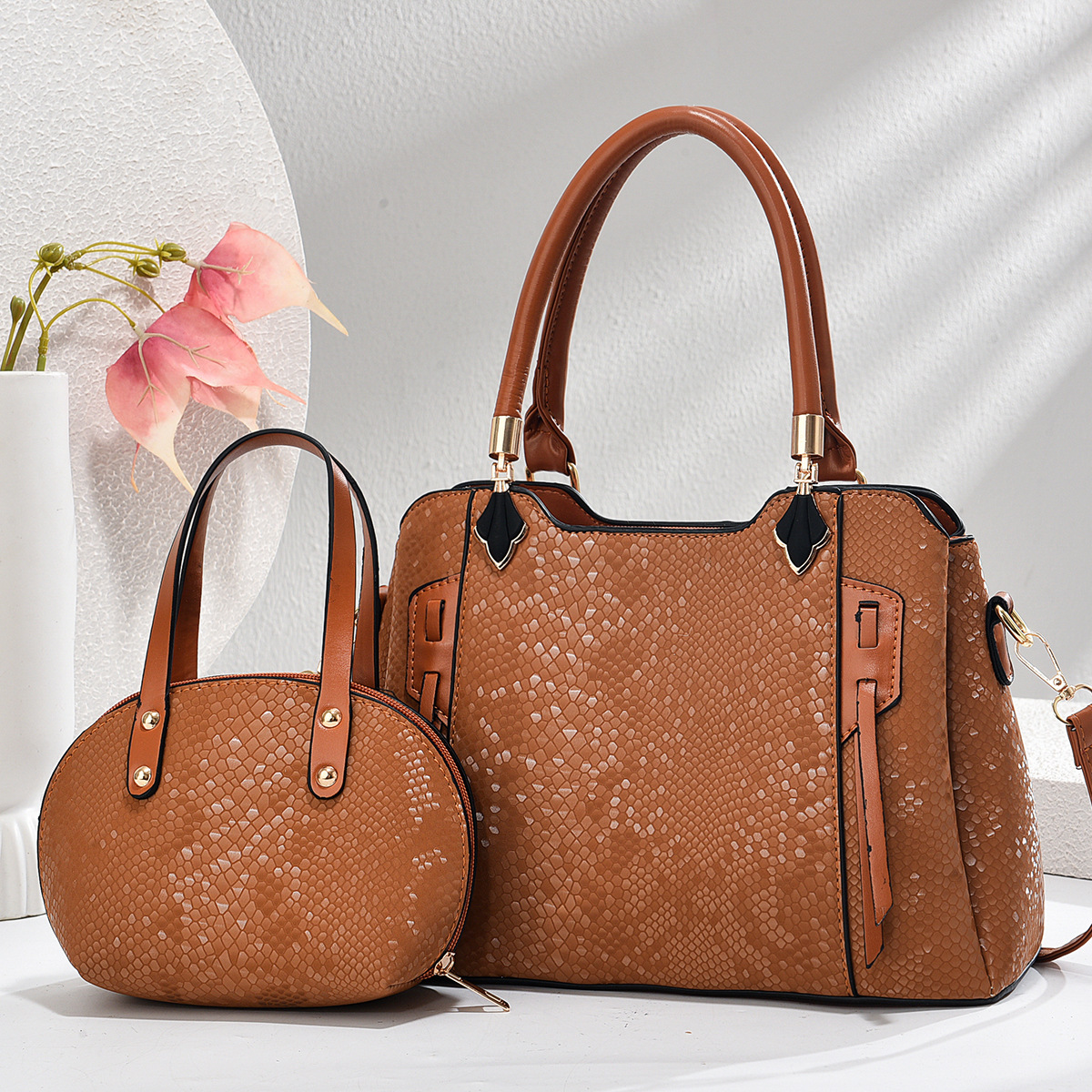 Retro snake pattern bag, versatile handbag, 2025 new style, trendy and high-end fashion, single-shoulder crossbody dumpling bag Application Scenario
