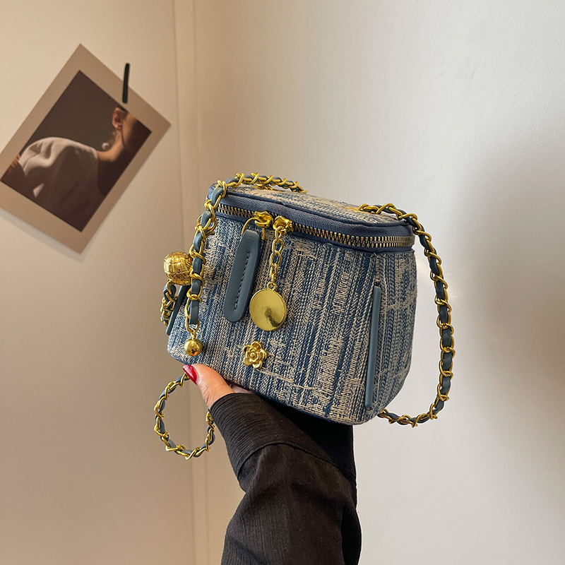 A high-end, versatile, trendy, casual and fashionable bucket bag for women, a new 2024 stylish denim striped blue crossbody bag Specification drawing