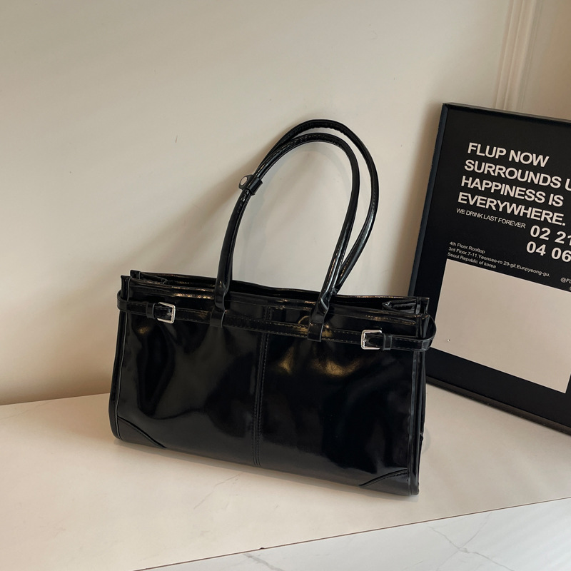 High-end oil-wax leather large-capacity bag for women 2024 new style, trendy and versatile commuter single-shoulder bag, hand-held tote bag details Picture