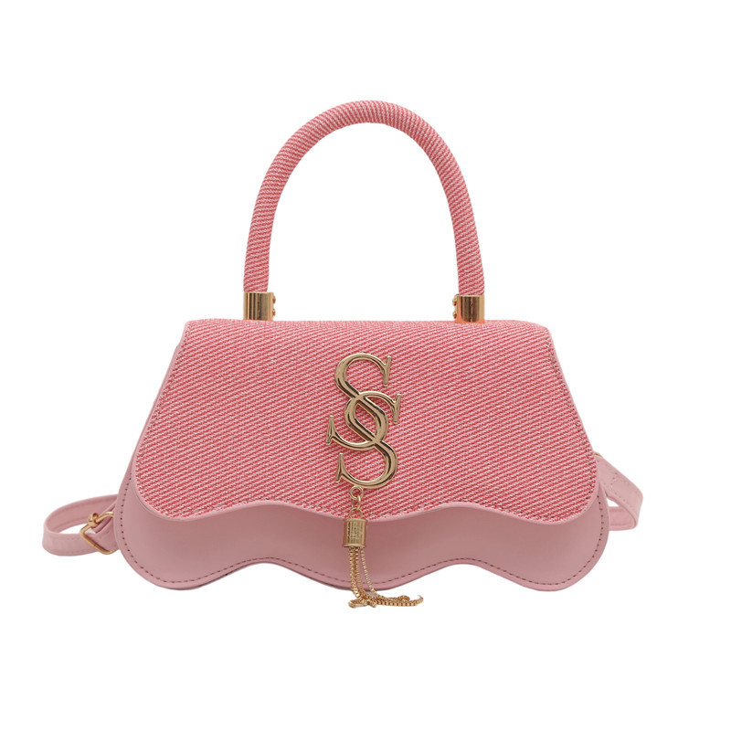 A simple, versatile, personalized and casual small square bag for women with a niche design, high-end quality and elegant style. A new crossbody bag for commuting Item Picture
