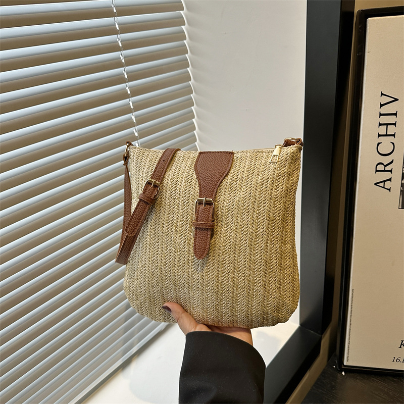 Summer straw woven bag for Women 2025 New style casual commuting woven bucket bag, trendy seaside and beach vacation crossbody bag full figure