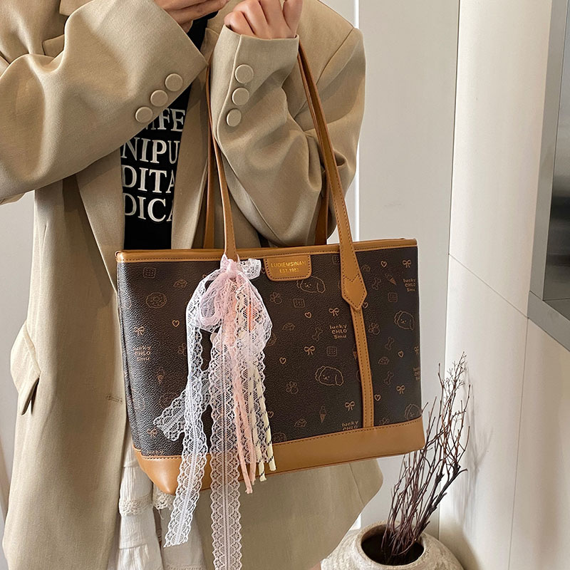 A popular retro print color-blocking hand-held tote bag for women, a new 2025 casual large-capacity single-shoulder bag for commuting to work Specification drawing