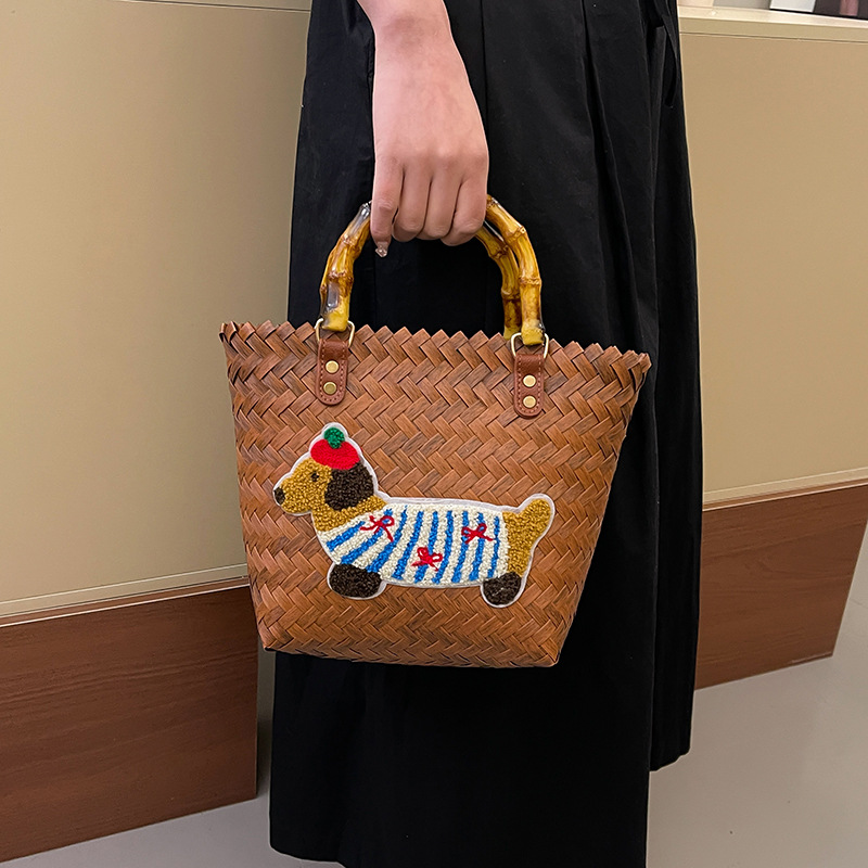 Large-capacity tote bag, Dachshund hand-woven vegetable basket, handbag, small miscellaneous bag, picnic handbag Application Scenario