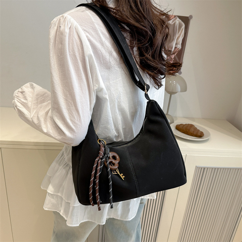 A retro, simple and fashionable large-capacity tote bag for women, a new niche, simple and casual single-shoulder bag, a high-end crossbody bag Specification drawing