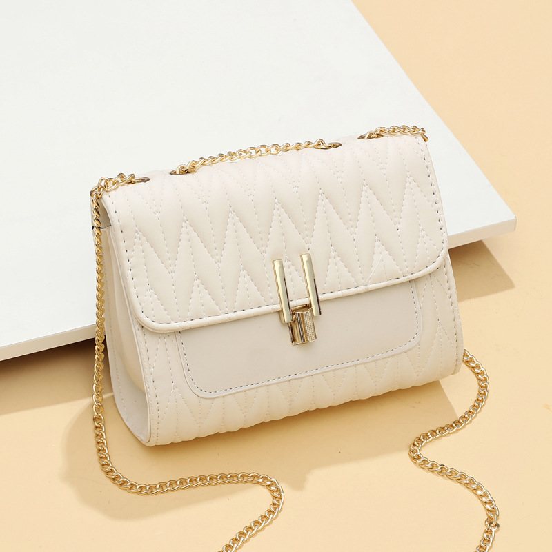 This year, the 2023 new trendy and fashionable chain crossbody bag and small square bag for women's summer is in vogue details Picture