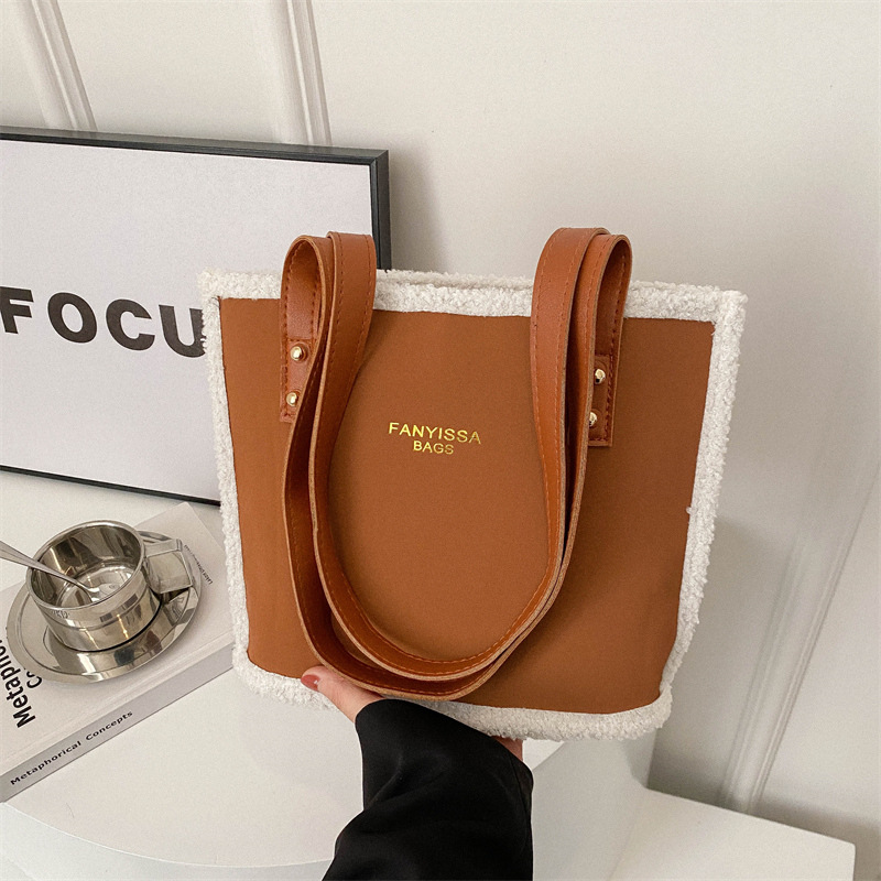 The new autumn and winter plush bag is fashionable and versatile. It's a large-capacity women's bag with a matte texture and a hand-held casual tote bucket. It's trendy full figure
