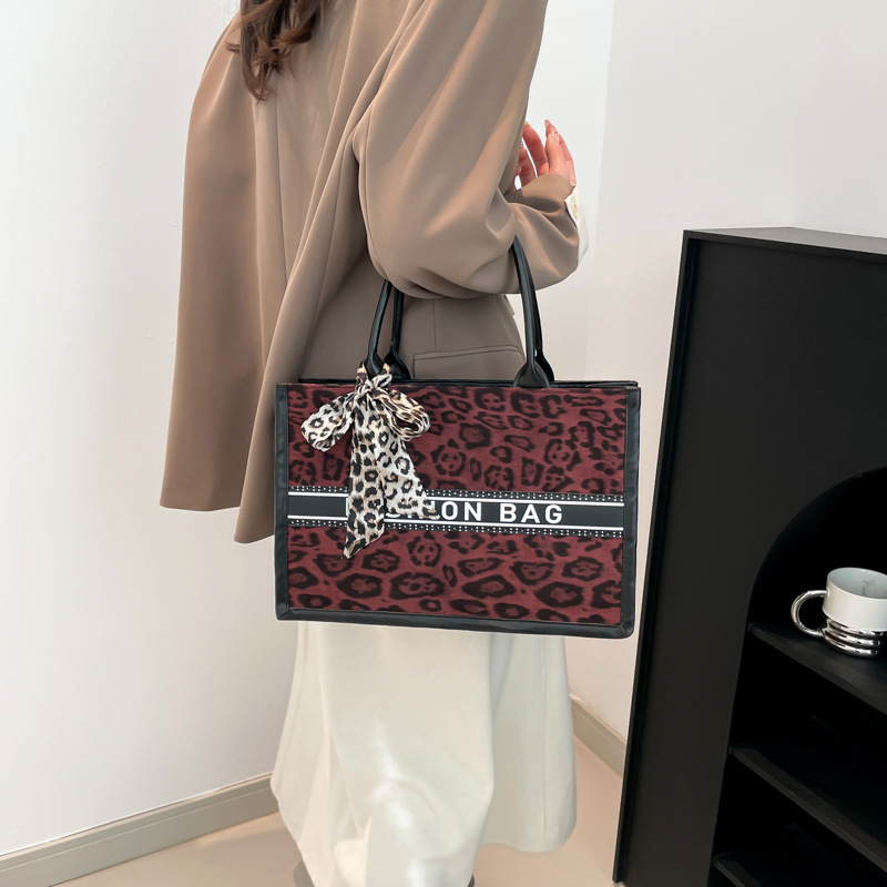 Fashionable and versatile commuter bag, women's handbag, texture leopard print, large capacity women's bag, retro casual large bag Specification drawing