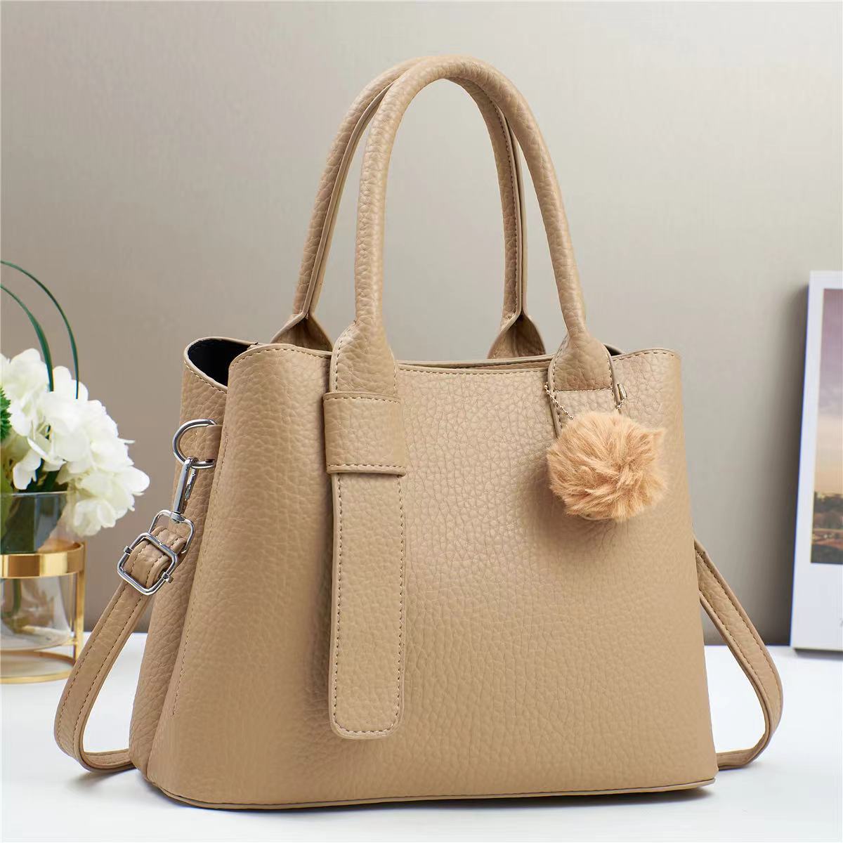 New macaron, a stylish and versatile crossbody handbag with a large capacity for foreign trade, is a cross-border trend Specification drawing