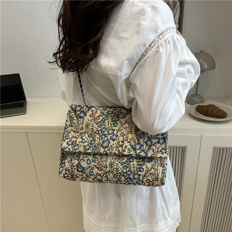 Korean version envelope bag 2025 Summer New ethnic style flower fashion clutch, cool, casual and stylish handbag Specification drawing