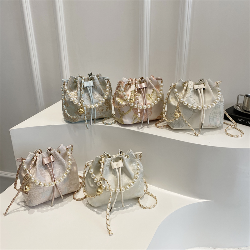 Hand-held pearl bucket bag for women, Spring 2025 new Chinese-style embroidered single-shoulder bag, simple yet high-quality crossbody bag Application Scenario