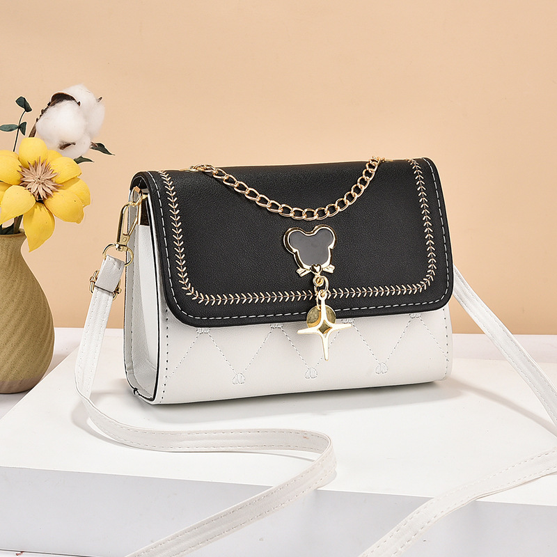 The new fashionable and versatile crossbody bag by Mickey Mouse, a trendy and high-end single-shoulder bag, and a high-quality small square bag Specification drawing