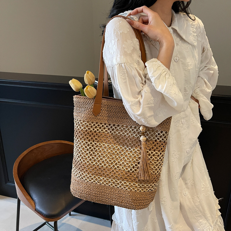 Trendy patchwork woven versatile hand-held bucket bag for women 2025 new style simple, fashionable and casual large-capacity single-shoulder bag details Picture