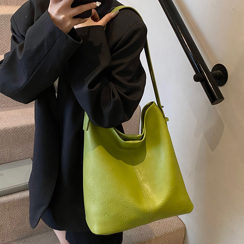 Cross-border high-end quality hand-held bucket bag for women 2025 new style, versatile and fashionable solid color, stylish commuting single-shoulder bag Specification drawing