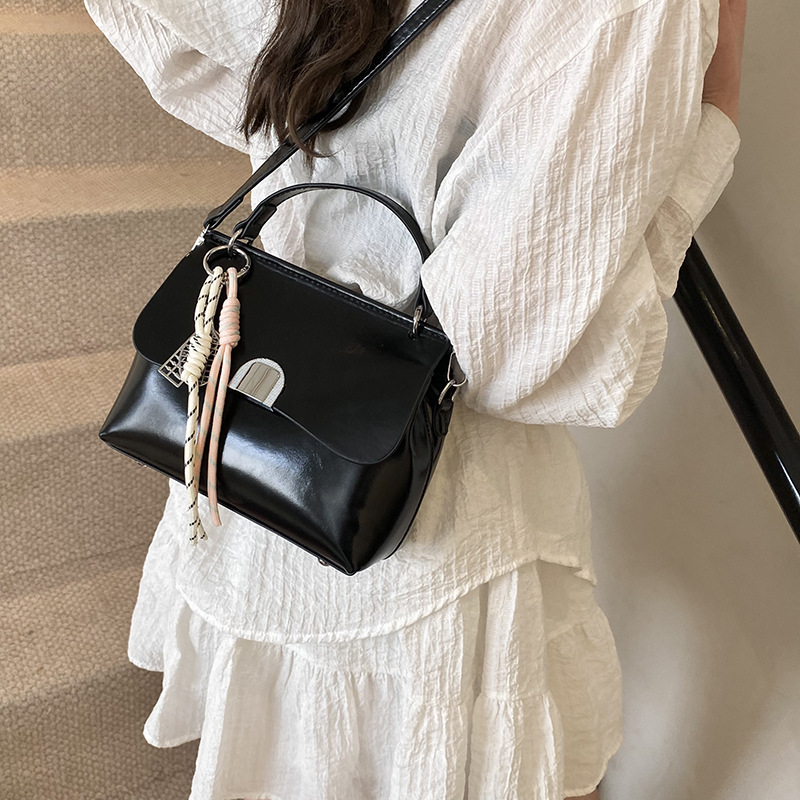 Cross-border niche retro handbag for women 2025 new style, fashionable and versatile single-shoulder underarm bag, trendy and versatile crossbody bag details Picture