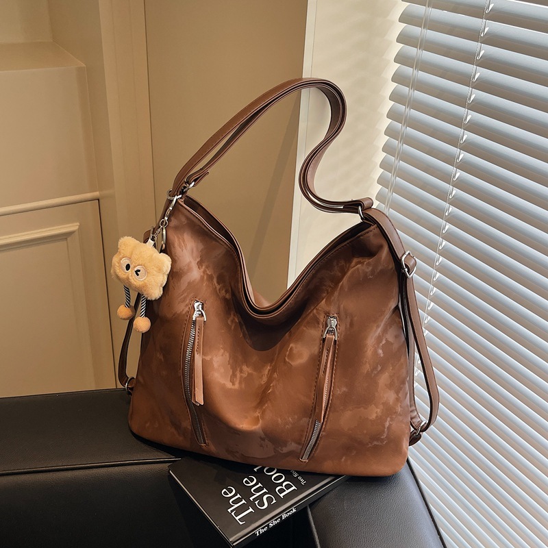 Casual retro commuter tote bag, women's large-capacity underarm bag, 2024 new model, single-shoulder crossbody multi-purpose backpack details Picture