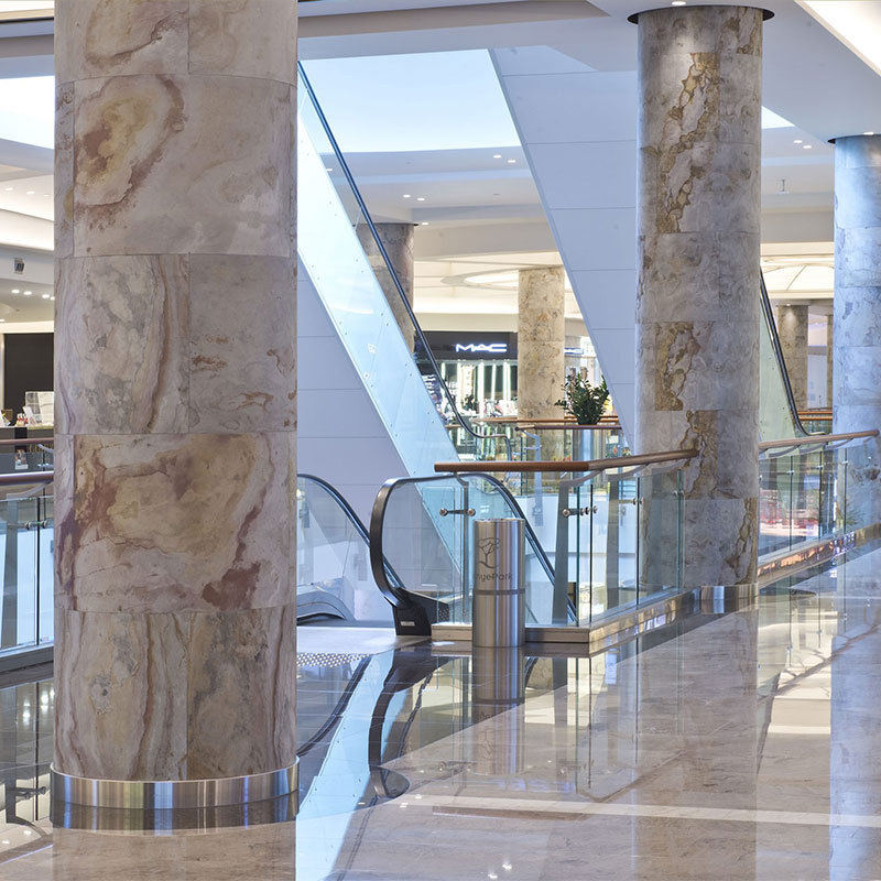 The background wall of the storefront is made of ultra-thin and flexible stone in the autumn style. The hotel bar counter is made of natural marble and can be bent for DIY decoration Application Scenario