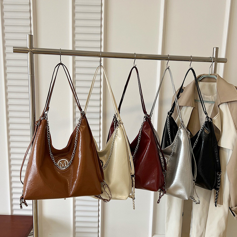 Tote Bag Women 2024 New large-capacity commuting backpack, casual, versatile and multi-functional single-shoulder crossbody bag Application Scenario