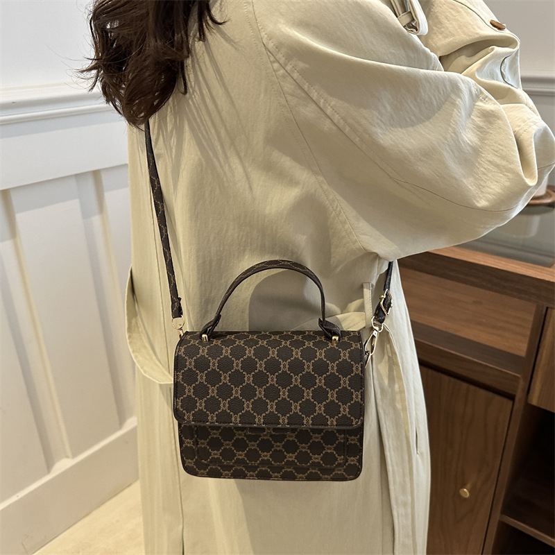 2024 New retro, simple and stylish, autumn casual, trendy and beautiful crossbody bag for women Specification drawing