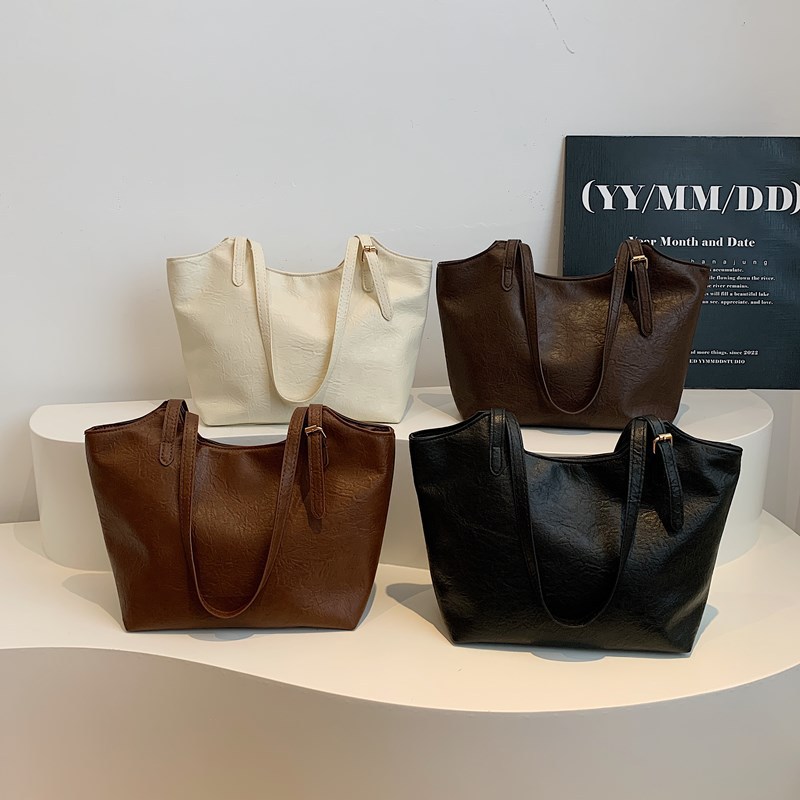 Retro large-capacity women's bag, 2025 new trendy Korean style versatile tote bag, fashionable single-shoulder commuter bag Application Scenario