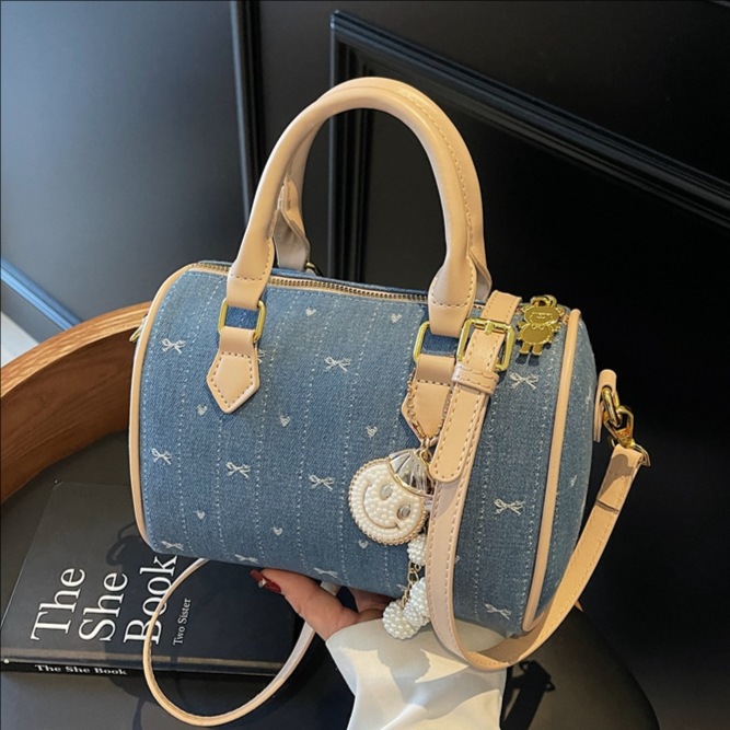 2025 New style simple, stylish and trendy hand-held pillow bag, women's printed patchwork casual single-shoulder crossbody bag full figure