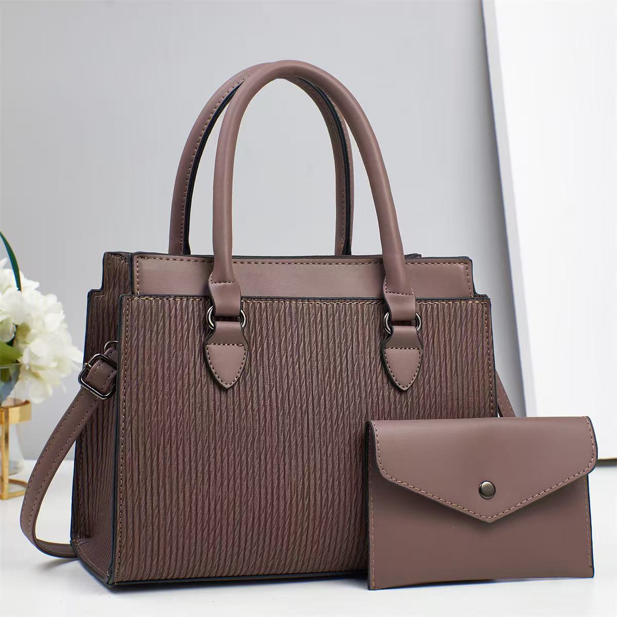 Two-piece cross-border mother-and-child bag 2025 new style women's handbag, a popular export large-capacity retro single-shoulder bag Application Scenario