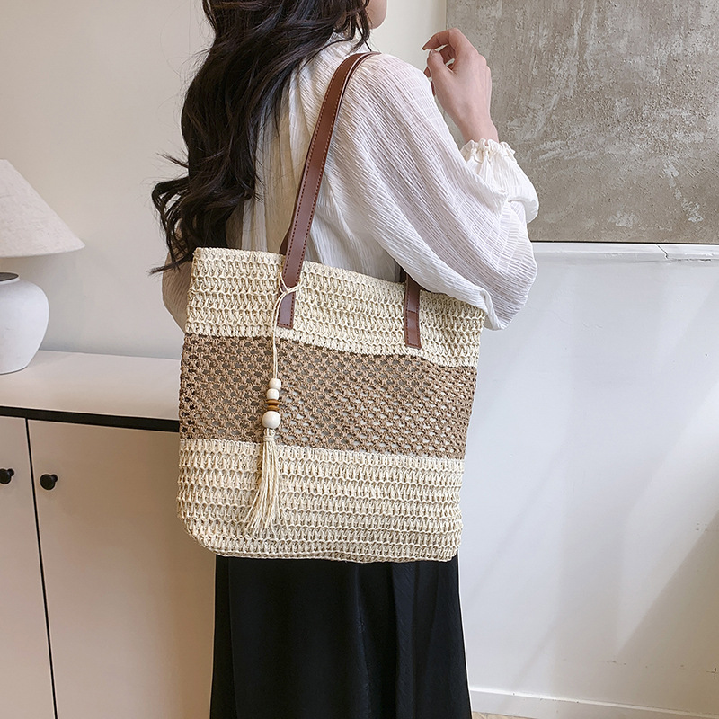 Cross-border seaside leisure and vacation woven bag, large-capacity elegant hand-held tote bag, fashionable color-blocking fringed single-shoulder bag Specification drawing