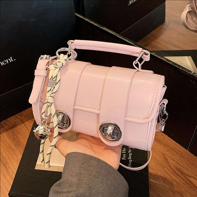 2025 New personalized design trendy hand-held small square bag for women, Korean style, fashionable and stylish, solid color single-shoulder crossbody bag full figure