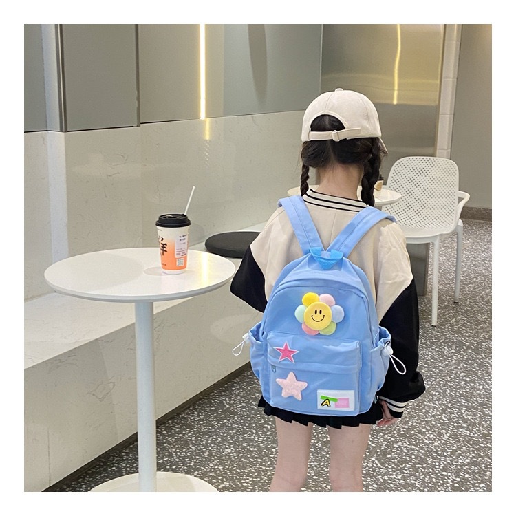 New children's bags, small schoolbags for boys and girls in kindergartens, lightweight and breathable backpacks, outdoor casual small backpacks details Picture