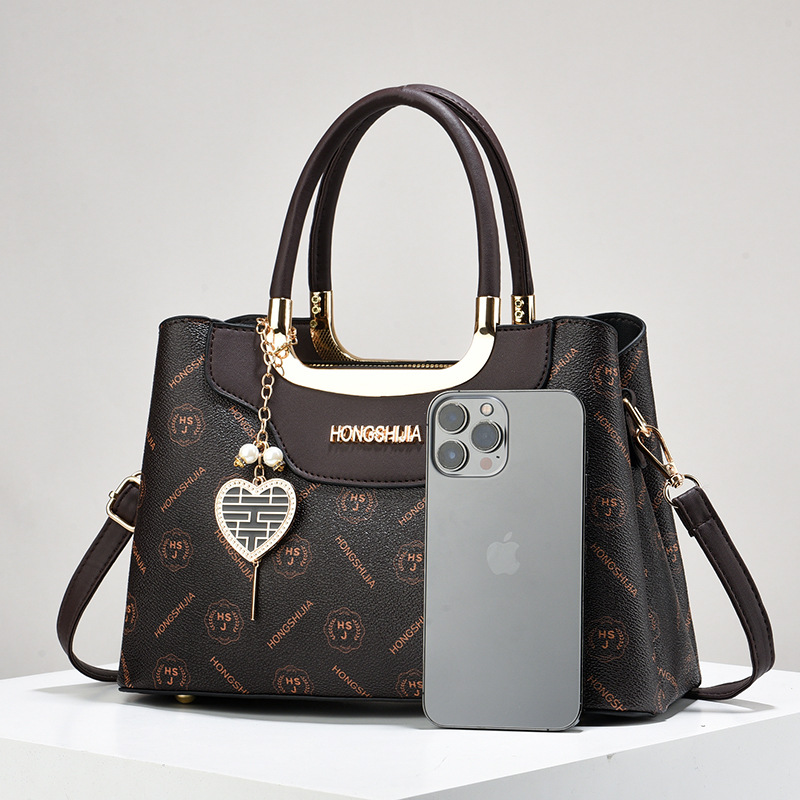 A new 2024 European and American fashion retro large-capacity handbag, a versatile and elegant women's printed single-shoulder handbag details Picture