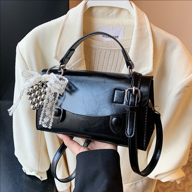 High-end commuter personality small square handbag for women 2025 new solid color fashionable casual versatile single-shoulder crossbody bag full figure