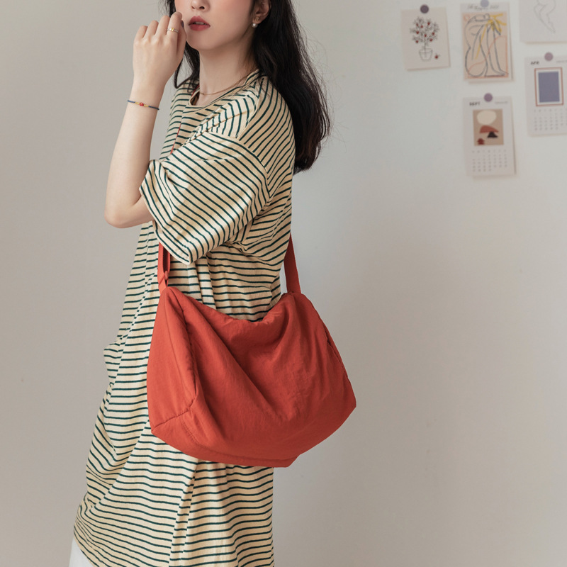 Convenient large-capacity soft cloth bag, simple cloth bag, single-shoulder bag, women's crossbody bag, Japanese-style cylindrical bag, student class bag for women Specification drawing