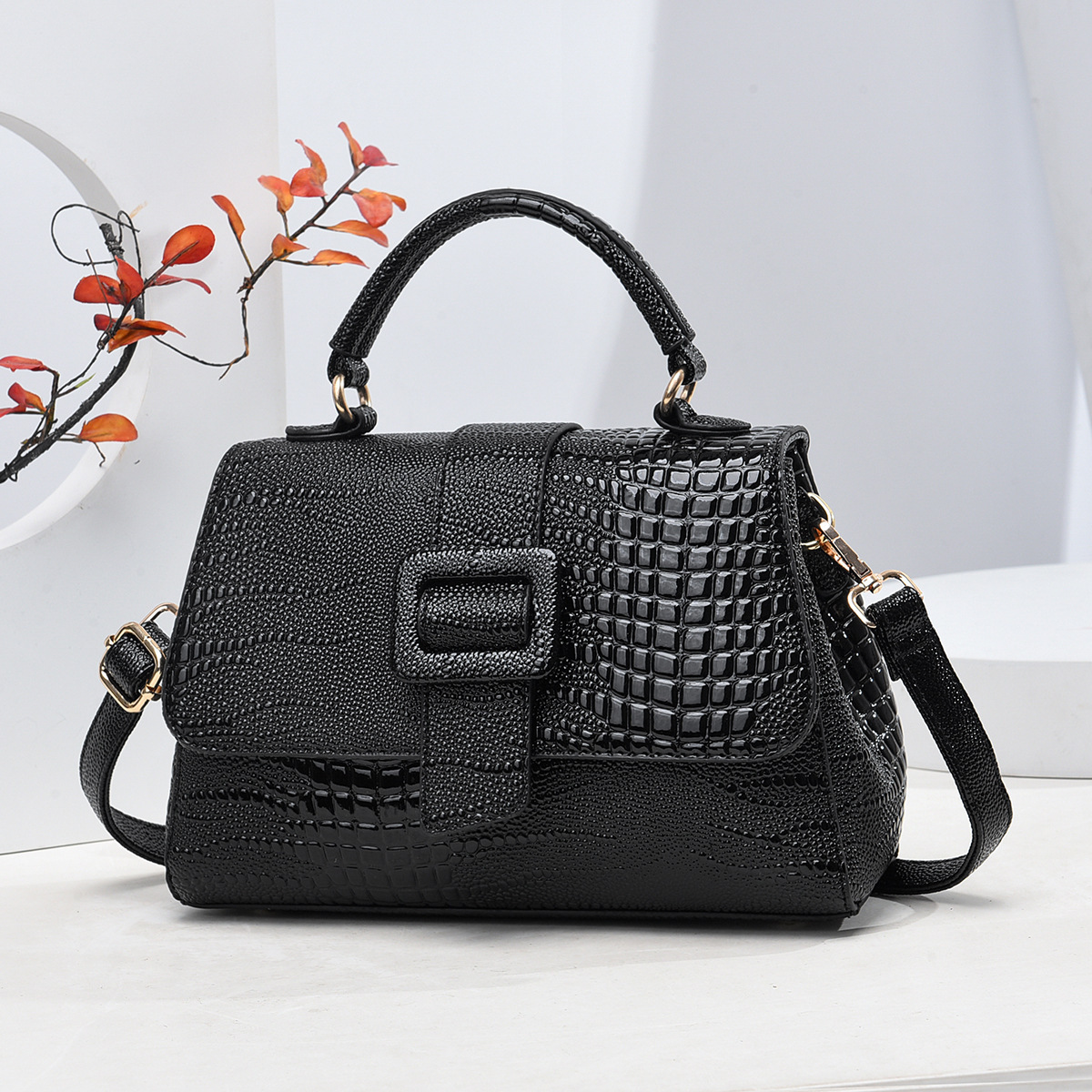 The 2024 new style of foreign trade lizard-patterned bag, a trendy and high-end light luxury women's bag, a single-shoulder bag with a high-quality crossbody small square bag Application Scenario