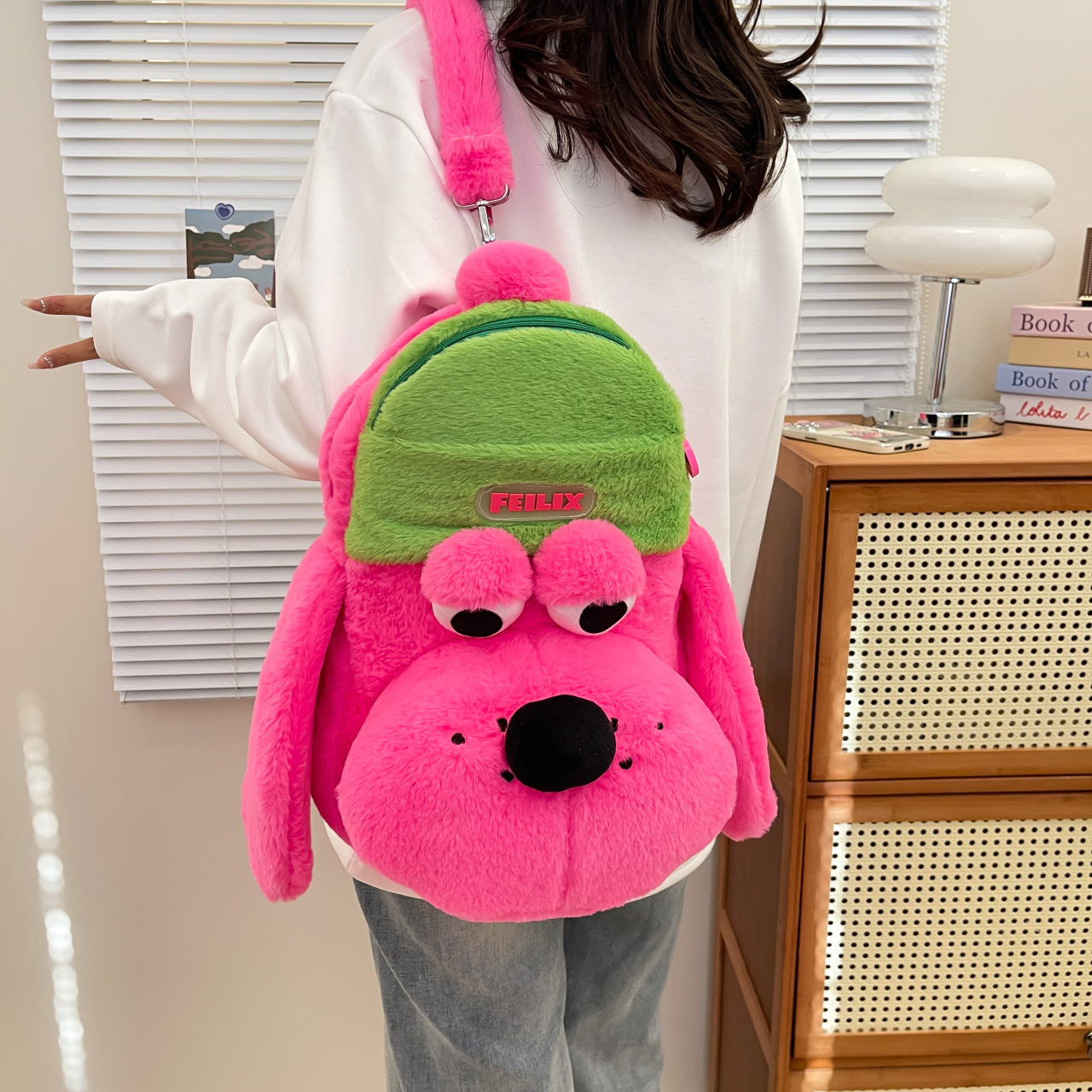 The cartoon cute dog plush bag is adorable, fashionable and personalized. It has a large capacity doll backpack, which is perfect for a girlish outing and class Application Scenario