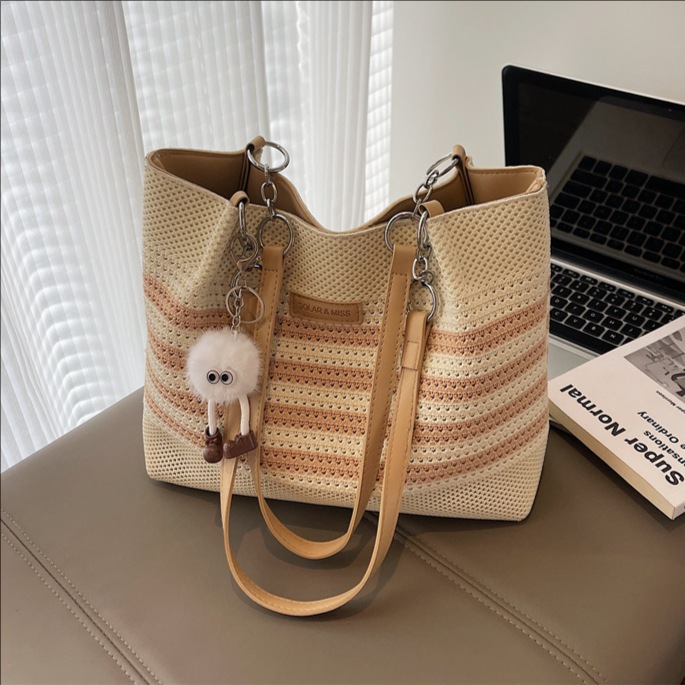 Handmade crochet bag, daily travel tote bag, 2025 new style patchwork shoulder bag, versatile hand-held armpit bag full figure