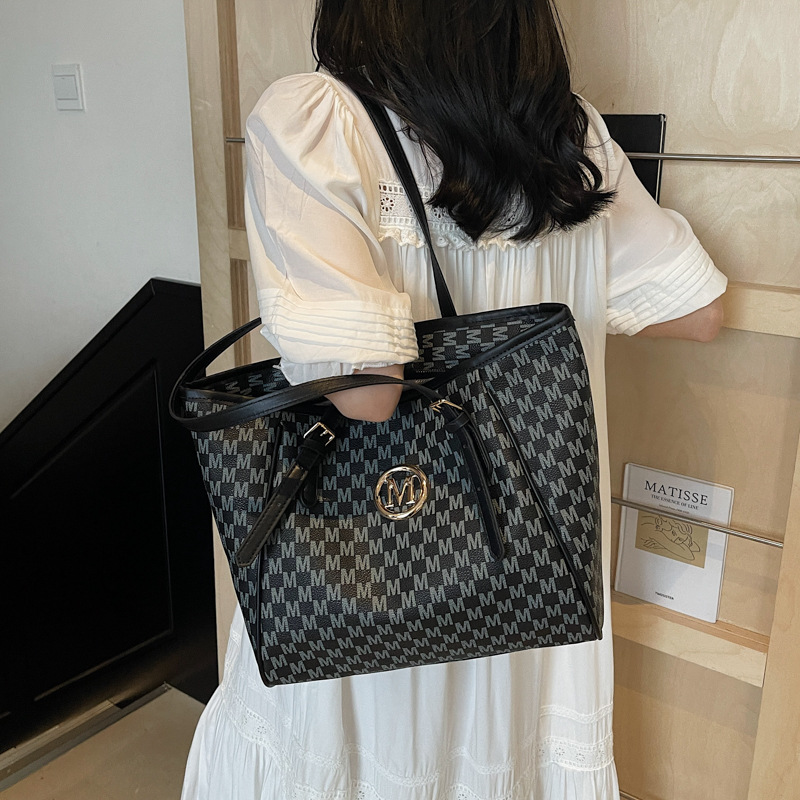 High-end commuter tote bag for women 2025 new Spring/Summer trendy fashion single-shoulder bag with large capacity handbag details Picture