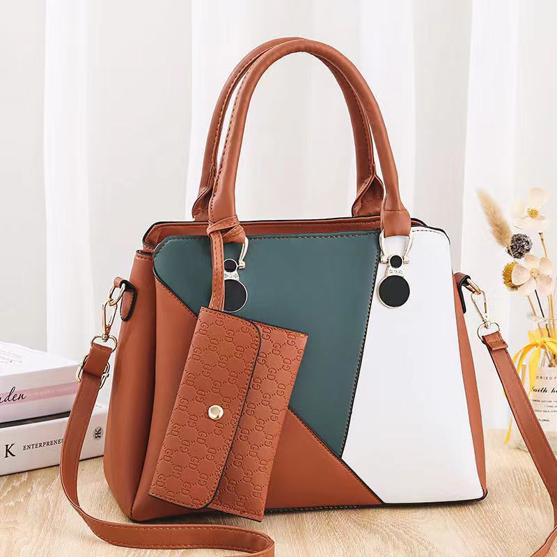 The 2022 new style of women's single-shoulder crossbody bag, a fashionable crossbody bag with contrasting colors for spring and summer, and a large-capacity handbag Application Scenario