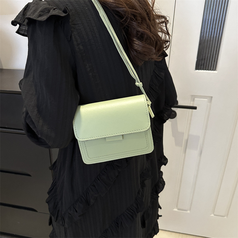 Simple and fashionable crossbody bag, fashionable mobile phone bag, new Spring 2024 simple and fashionable single-shoulder bag, simple bag for women Application Scenario