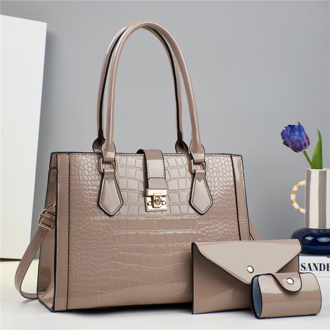 Three-piece women's bag set, a new European and American trend for foreign trade, large-capacity, practical, shiny leather, crocodile-patterned single-shoulder crossbody bag Application Scenario