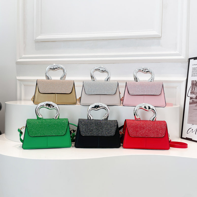 Retro versatile women's bag, high-end and niche design, Spring 2025 single-shoulder bag, trendy and fashionable underarm bag, crossbody bag Application Scenario
