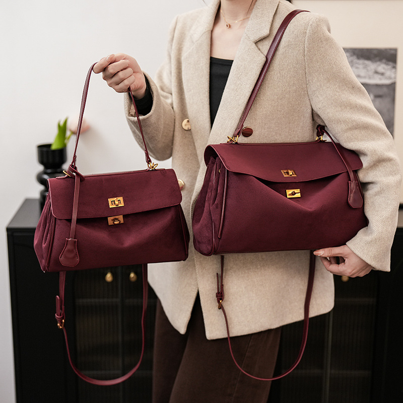 Retro tote bag for women, 2024 new style, high-end and fashionable, single-shoulder underarm platinum bag, large capacity crossbody bag full figure