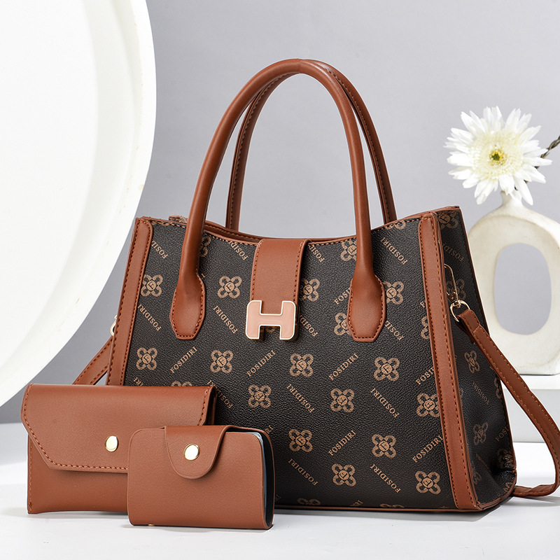 The manufacturer's export bag for women, 2024 new style fashionable handbag, Korean-style texture, single-shoulder smooth, crossbody bag for women Application Scenario