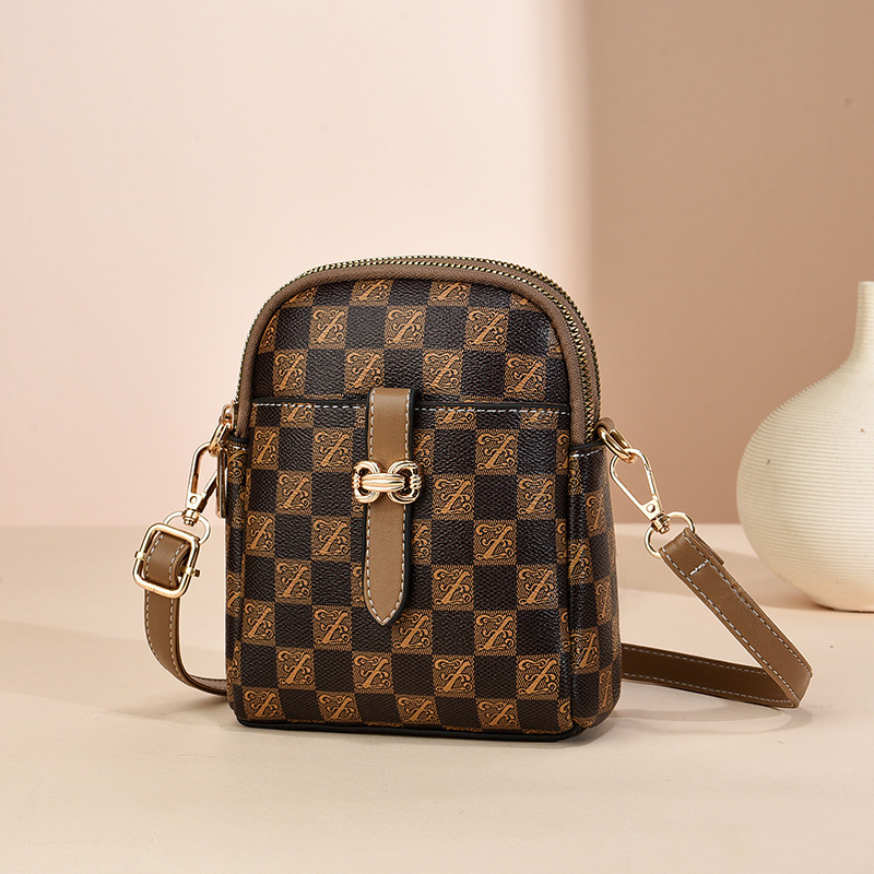 Wholesale of new summer 2024 small crossbody bags, candy single-shoulder crossbody bags and mobile phone bags for women from the manufacturer Specification drawing