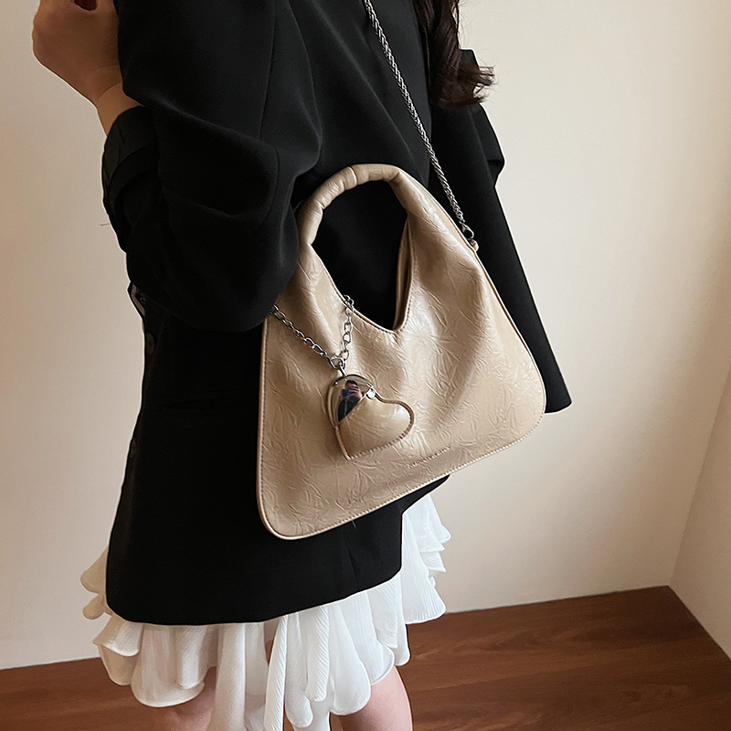 This is a new, high-end, fashionable and exquisite chain single-shoulder crossbody bag with a unique triangular design for women in 2025 Specification drawing